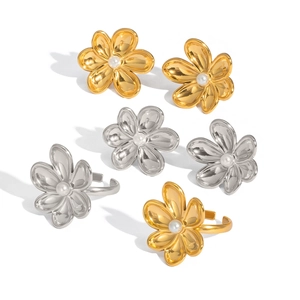 Minimalist flower rings with pearls in gold and silver finish, set of six open rings