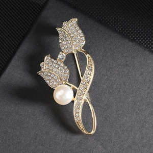 Elegant tulip brooch with sparkling rhinestones and a large pearl on a gold-plated stem