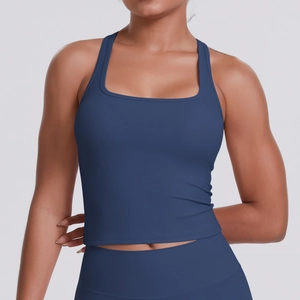 Vue détaillée du tissu mat anti-humidité de ce débardeur de yoga bleu marine à dos nageur