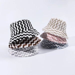 Bob En Peluche À Damier Fausse Fourrure Chaud Doux Hiver Extérieur Décontracté Chapeau De Pêcheur Pour Femmes