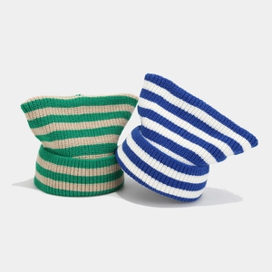 Bonnets à rayures bicolores avec oreilles de chat en vert et bleu pour l'hiver