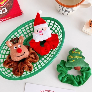 Schattige kerstscrunchies van pluche met kerstman en rendier voor feestelijke haaraccessoires