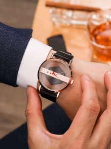 Gedetailleerd overzicht van het TOMI uniseks horloge met minimalistisch skeletontwerp