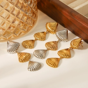 Elegant shell-shaped tiered tassel earrings in gold and silver stainless steel