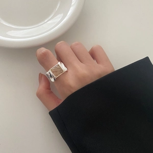 Minimalist S925 sterling silver ring with rectangular brown stone on model's finger