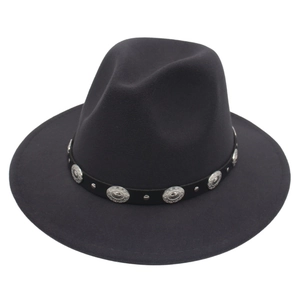 Chapeau fedora en feutre noir classique avec bande en cuir et rivets métalliques