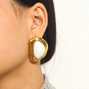 Retro oversized 18k gold stainless steel earrings with white irregular resin stone
