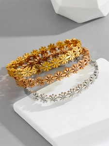 Three-color daisy flower bracelet set in gold, rose gold and silver with cubic zirconia