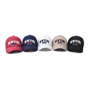 Cotton baseball caps with New York embroidery in five colors like red and navy blue