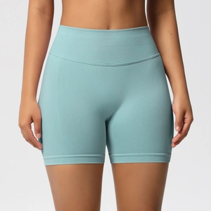 Détail du short de fitness sans couture à taille haute avec large bande côtelée bleu clair