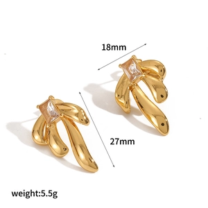 Luxuriöse goldene Edelstahl Ohrringe mit quadratischem Zirkon und Größenangaben im Bild