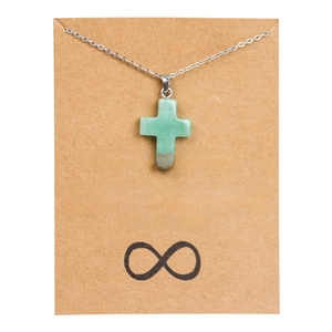 Collier croix en aventurine verte présenté sur une carte d'amitié vintage
