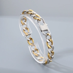 Détail du bracelet gourmette bicolore or et argent 9mm en acier inoxydable avec fermoir