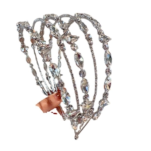 Cinq serre-têtes élégants en cristal argenté avec strass brillants pour coiffure de mariée