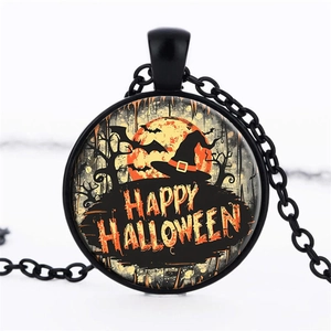 Halloween-Halskette mit Glas-Anhänger, Zaubererhut und Fledermaus an schwarzer Kette
