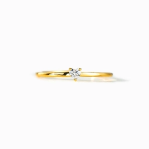 Minimalist S925 sterling silver ring with gold finish and heart-shaped zircon center stone