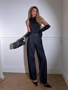 Jean droit taille haute pour femme avec strass brillants et tissu denim de couleur foncée