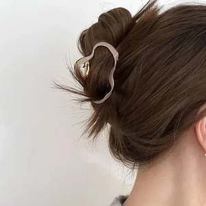 Irregular cloud-shaped hair claw clip in beige matte finish for elegant hairstyles