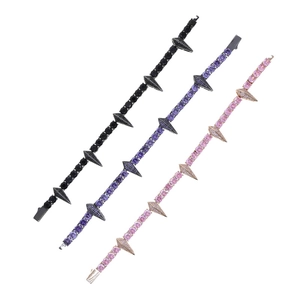 Vue détaillée de bracelets tennis en zircon 5mm en noir, violet et rose avec pointes vives