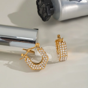 U-shaped stainless steel earrings with sparkling diamonds and 18K gold plating finish