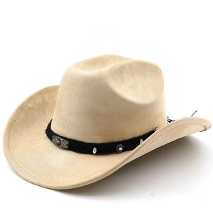 Détail d'un chapeau de cow-boy en daim avec ruban noir tressé et perles de turquoise