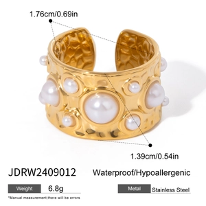 Detail view of 18k gold plated hammered ring with pearl and size measurements