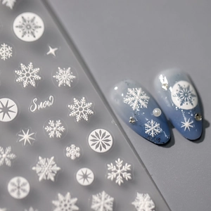 Schneeflocken 5D Nagelsticker mit weißen Sternmustern und Snow-Schriftzug