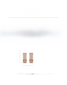 Détail des boucles d'oreilles en or rose en forme de U serties de zircons cubiques