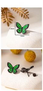 Détails des boucles d'oreilles papillon en émail vert avec cristaux noirs et fermoir à vis