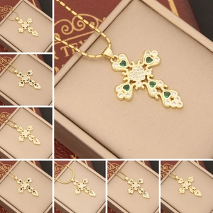 Fashion Cross Pendant Necklace For Women Copper With Micro Pave Heart Shaped Zircon Gold Plated Elegant Religious Jewelry
