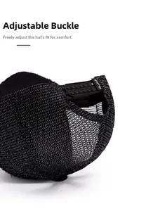 Détail de la boucle réglable snapback noire sur casquette filet pour un ajustement parfait