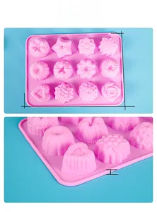 Détails du moule en silicone rose à 12 cavités avec mesures de longueur et largeur