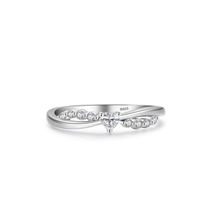 Elegant S925 sterling silver ring with heart-cut diamond and polished wave band