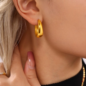 Polished chunky gold hoop earrings with minimalist oval design for elegant ear jewelry