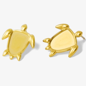 Detailed close-up of a golden turtle stud earring made from 304 stainless steel