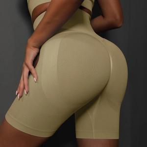 Detailansicht der nahtlosen High-Waist-Yoga-Shorts mit Scrunch-Butt-Lifting-Effekt