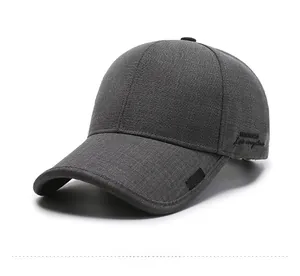 Vue latérale d'une casquette gris foncé avec broderie Los Angeles et tissu texturé
