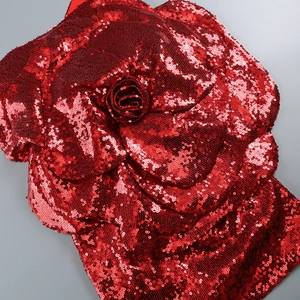 Détail de l'accessoire rose 3D rouge orné de paillettes réfléchissantes à haute densité