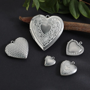 316 stainless steel heart-shaped photo locket pendants with assorted engraved patterns