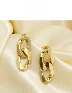 Detail of 18K gold plated titanium chain earrings with 365-day color retention