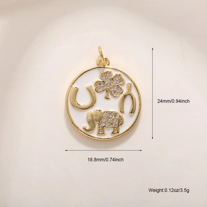 Vue détaillée du pendentif éléphant porte-bonheur émaillé avec cotes 24x18,8mm