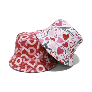 Bobs de la Saint-Valentin assortis avec typographie LOVE et motifs coeur Tour Eiffel
