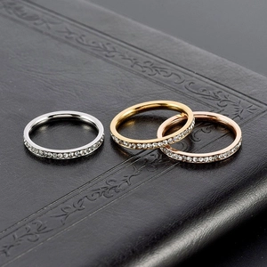 Bague Minimaliste 2mm en Acier Inoxydable avec Strass Pavé pour Homme et Femme Anneau d'Éternité Mince Bijoux de Doigt Cadeau