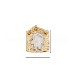 Macro detail of square 18k gold plated pendant with size 9.1mm and weight 1.0g