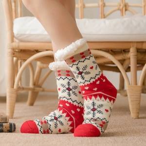 Sherpa lined Christmas non-slip thermal socks with snowflake pattern for home wear