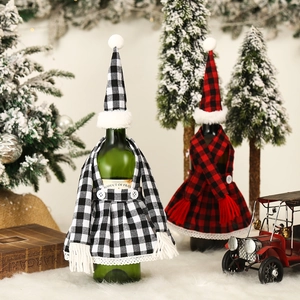 Christmas buffalo plaid wine bottle cover set with knitted hats and scarves for table decor