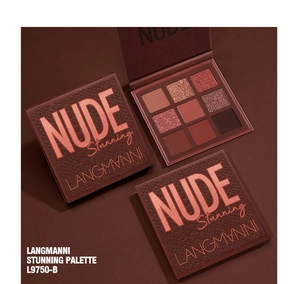 Macro d'une palette d'ombres à paupières neuf couleurs aux tons terreux et pailletés