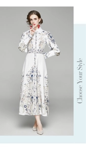 Détail d'une robe imprimée paisley vintage avec col chemise et ceinture assortie