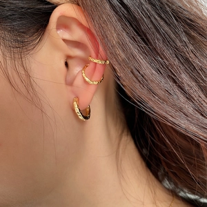 Minimalist S925 silver ear cuff set with irregular hammered gold texture finish