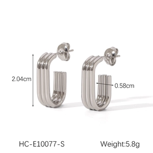 Detailed view of silver triple-ribbed U-shaped earrings with size and weight specs